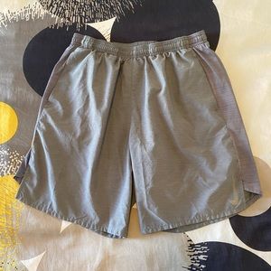 Unisex Nike Dri-Fit Shorts Size Large Light Grey
